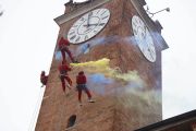 Novara, il 21 dicembre torna l'appuntamento con Babbo Natale acrobatico