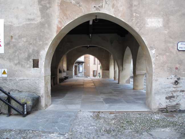 vogogna pretorio portico